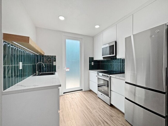 Building Photo - 3696 Bellingham Ave Unit 3696B (Studio)