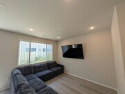 Photo - 2035 Bergamot St House