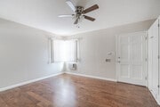 Interior studio unit #H - 330-350 Waldo Ave Apartments
