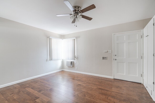 Interior studio unit #H - 330-350 Waldo Ave