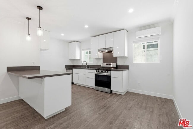 Building Photo - 1861 Midvale Ave Unit 1