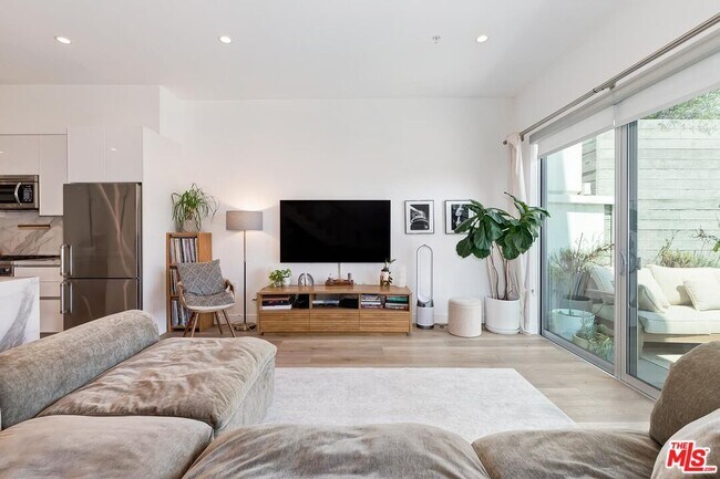 Photo - 957 Figueroa Terrace Unit 313