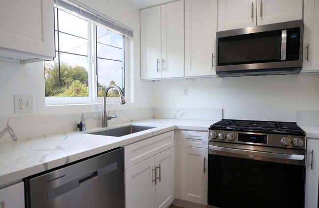 Photo - 6335 Whitsett Ave Unit 19