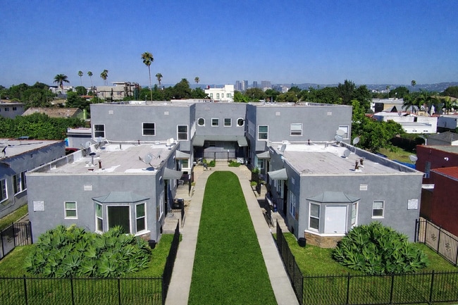 Building Photo - 1933 Carmona Ave