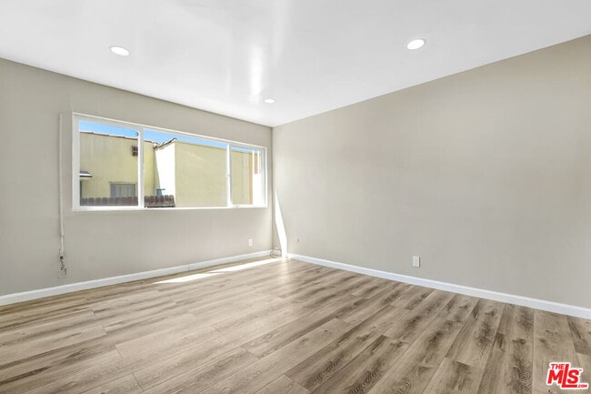 Photo - 932 Maltman Ave Unit 4