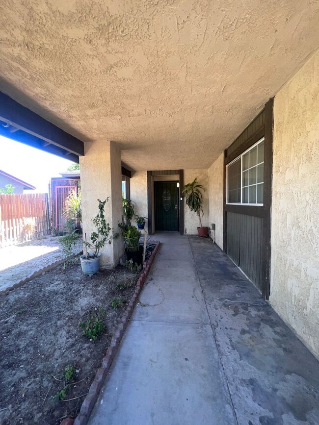 Building Photo - AVAILABLE NOW