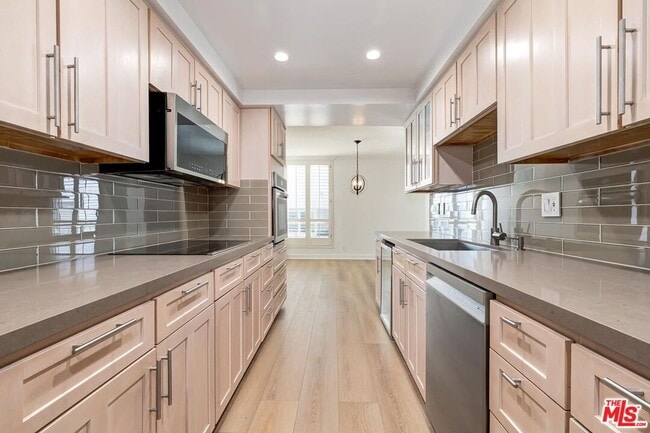 Photo - Spacious 2 bed/2bath newly renovated condo in Westwood- 1275 Sq ft.