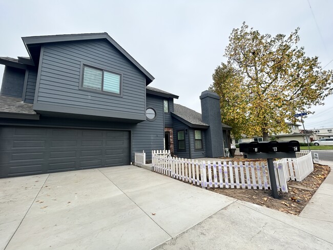 Building Photo - 151 Albert Pl Unit A