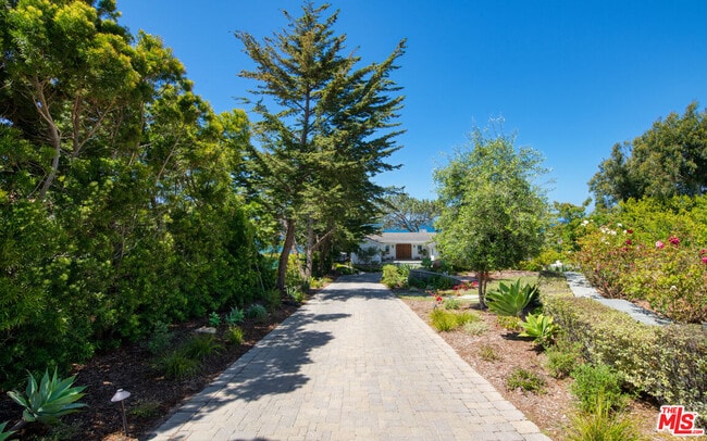 Photo - 7157 Birdview Ave