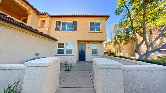 Building Photo - 1800 E Lakeshore Dr