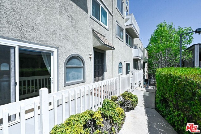 Building Photo - 2677 S Centinela Ave Unit 202 Rental