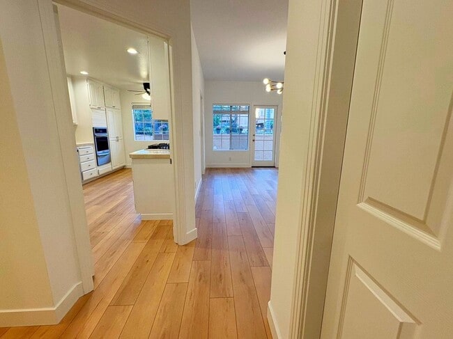 Building Photo - 5200 White Oak Ave Unit 63