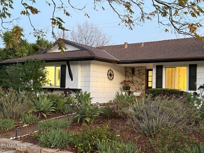 Photo - 1572 Dover Ave