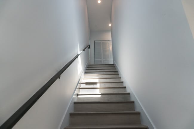 Photo - 6850 Encino Ave