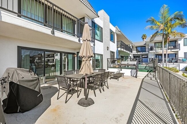 Photo - 235 Avenida Lobeiro