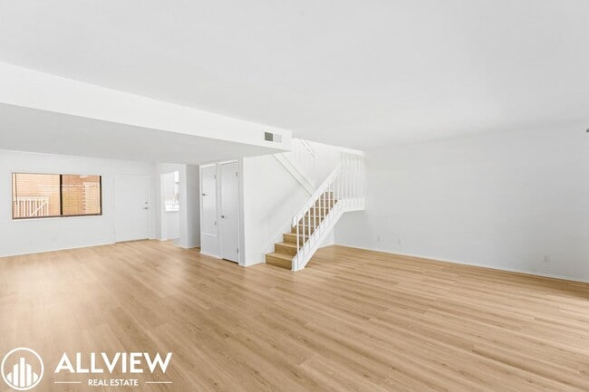 Building Photo - Turnkey 3 Bed, 2.5 Bath Townhome in San Cl...