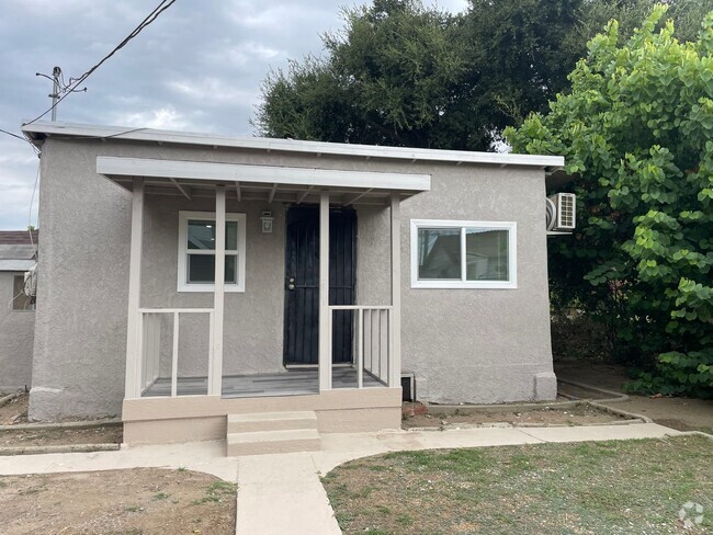 Building Photo - 1017 W Grand Ave Unit Grand 1017 B Rental