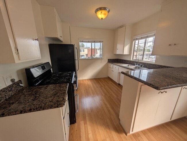 Building Photo - 3408 Mentone Ave Rental
