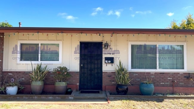 Photo - 72 E Oxford St