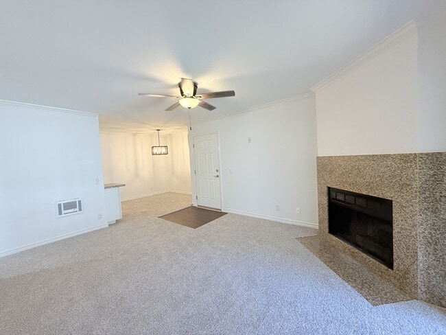 Building Photo - 9959 Azuaga St Rental