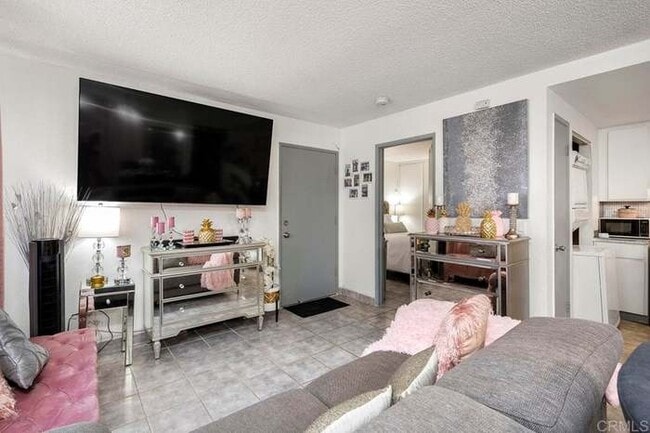 Photo - 2015 Dairy Mart Rd Unit 1