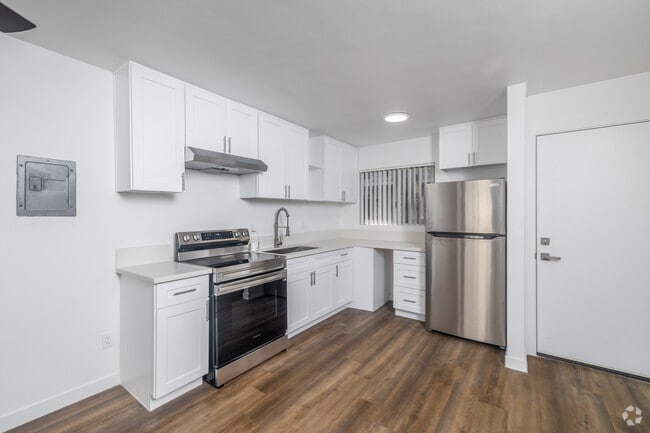 2BR, 1BA - 718SF - Kitchen - 1261-1281 Rosecrans Ave.
