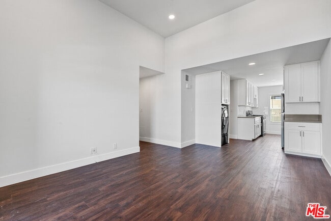 Photo - 16550 Vanowen St Unit 320