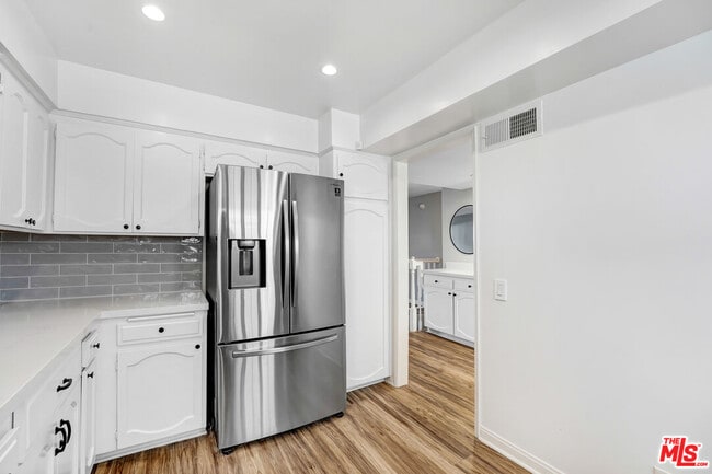 Photo - 4415 Saugus Ave Unit 209