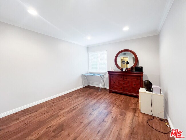 Photo - 18645 Hatteras St Unit 110