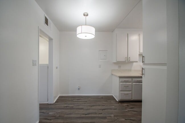 Photo - 4565 Hazeltine Ave Unit 207