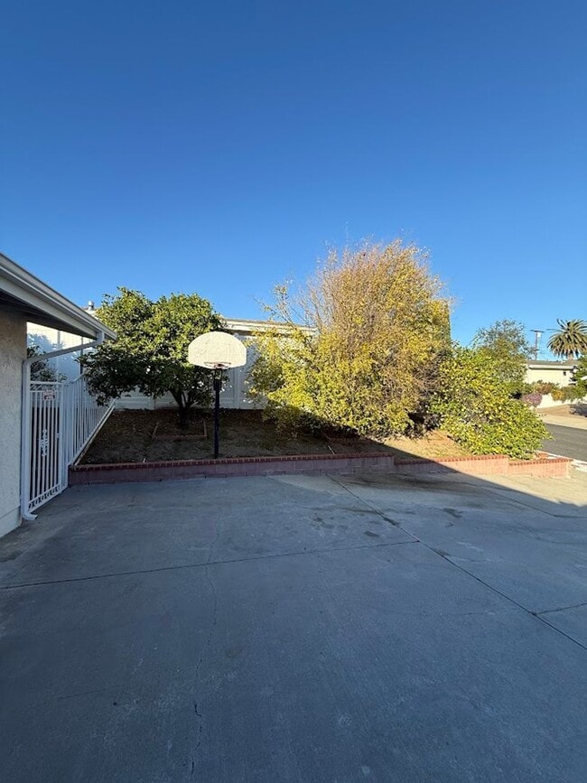 Photo - 3 Bedroom 2 Bathroom Granada Hills Home (Main House) Great Location!