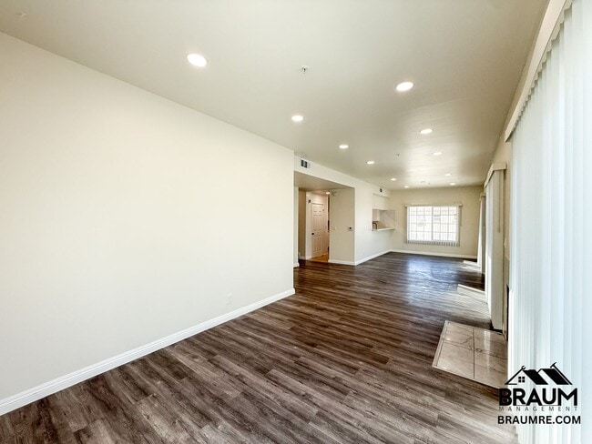 Photo - 11035 Moorpark St Unit 201