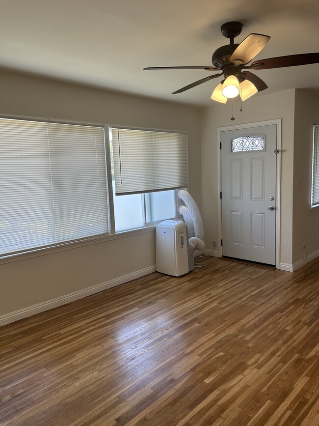 Building Photo - 3445 Carmona Ave Unit 3445 Carmona Ave