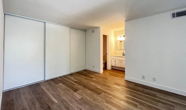 Photo - 15511 Sherman Way Unit 3