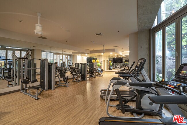 Photo - 727 W 7th St Unit 523