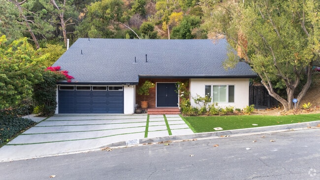 Building Photo - 9767 Blantyre Dr Rental