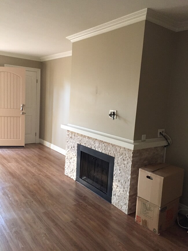 Living room - 19215 Shoreline Ln