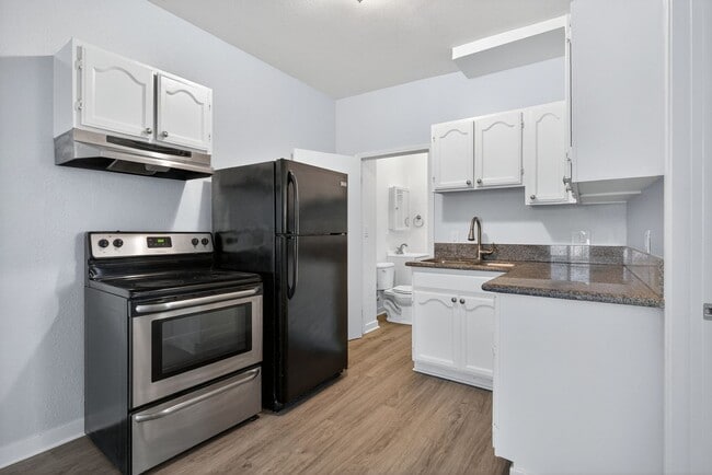 Building Photo - 2212 Myrtle Ave Rental