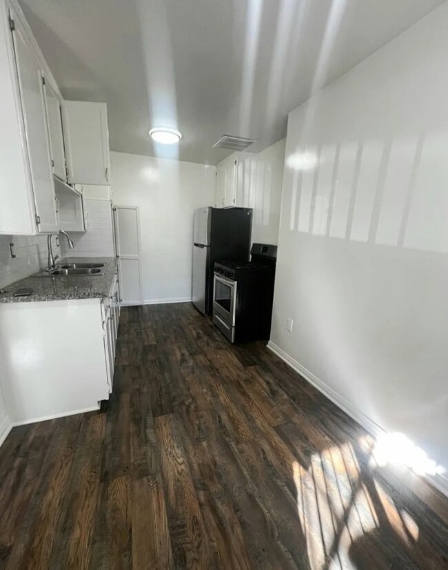 Building Photo - 17001 Vanowen St, Van Nuys, CA 91406