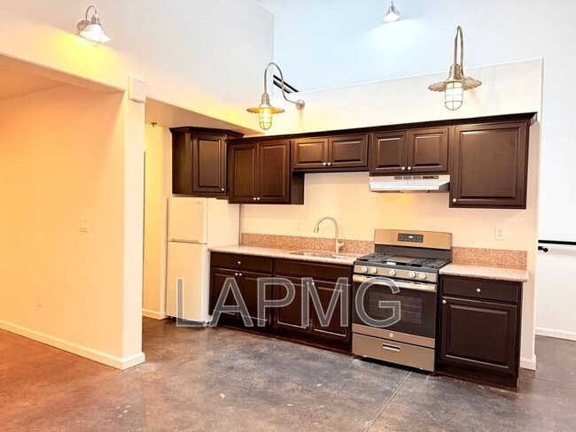 Photo - 1734 N Main St