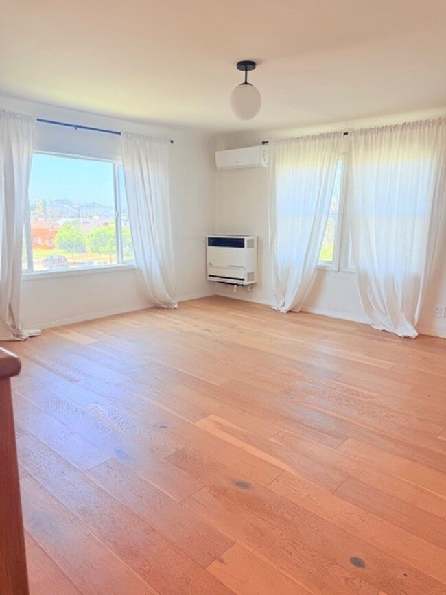 Photo - 1/2 OFF FIRST MONTH! BEAUTIFUL & SPACIOUS ... Unit 2202