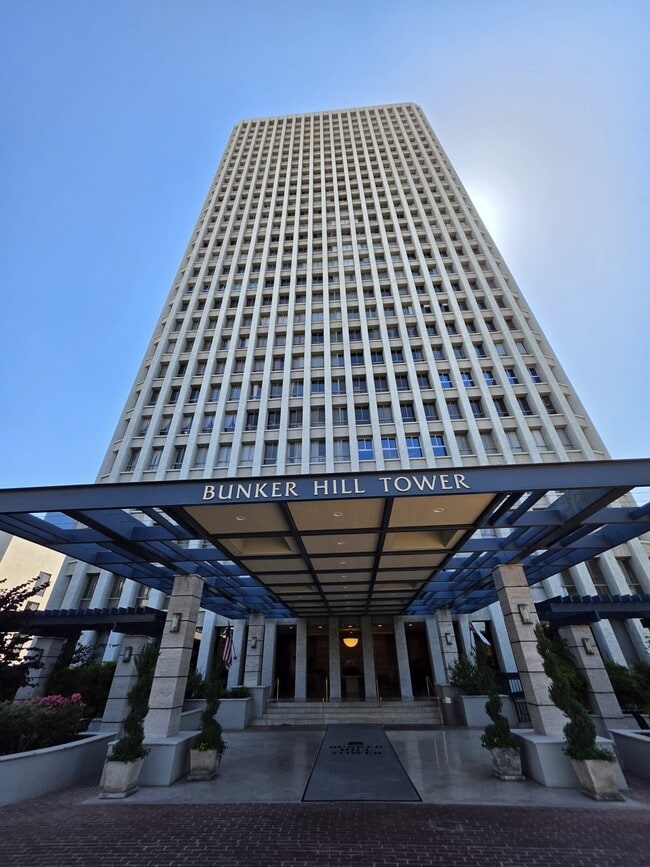 Building entrance - 800 W 1st St Unit 2BED 2BATH