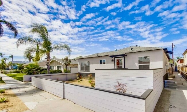 Photo - Beautiful Renovated 2bd with Yard Unit 4046