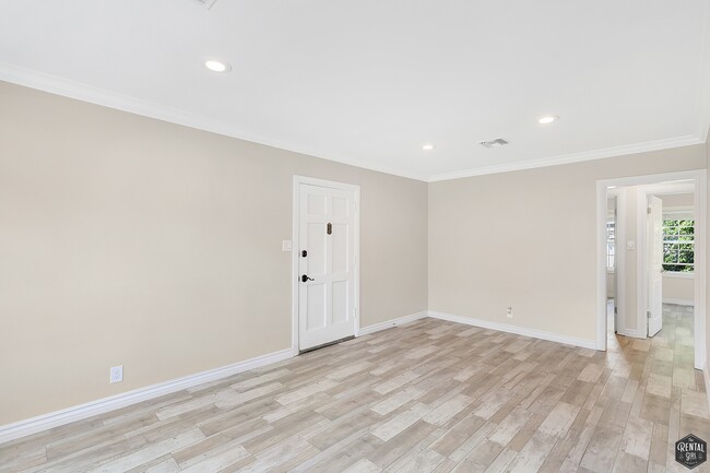 Photo - 8613 1/4 W. Olympic Blvd-