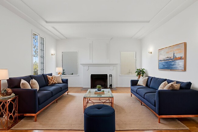 Photo - 307 S Doheny Dr