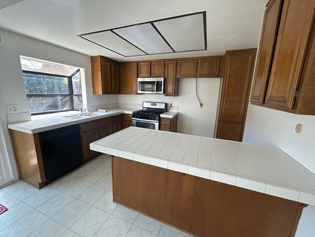 Photo - 1327 Westmont Dr