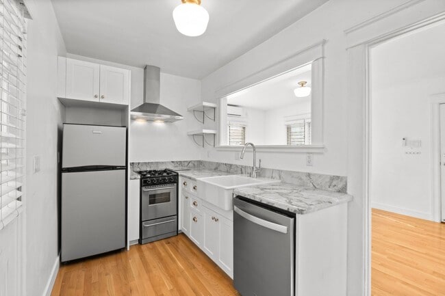 Photo - Adorable 1 bed / 1 bath Stand-Alone Bungalow in the Heart of Echo Park with Laundry & Parking Unit 1712 1/2