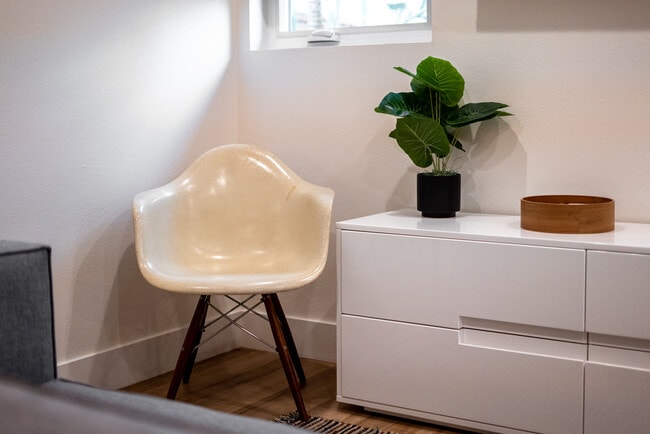 Photo - 1719 E Redwood Ave Unit B