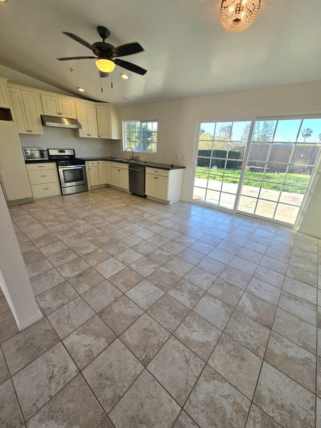 Photo - 14494 Cambridge St