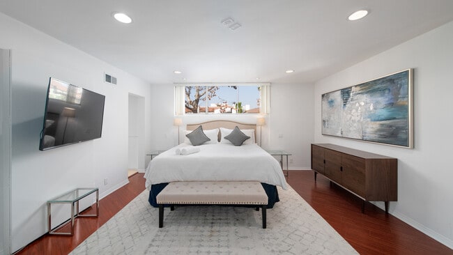 Photo - 223 S Lasky Dr